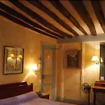 Les Degres De Notre Dame Hotel