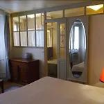 Hotel Les Degres De Notre Dame 2*
