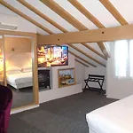 Hotel Les Degres De Notre Dame 2*