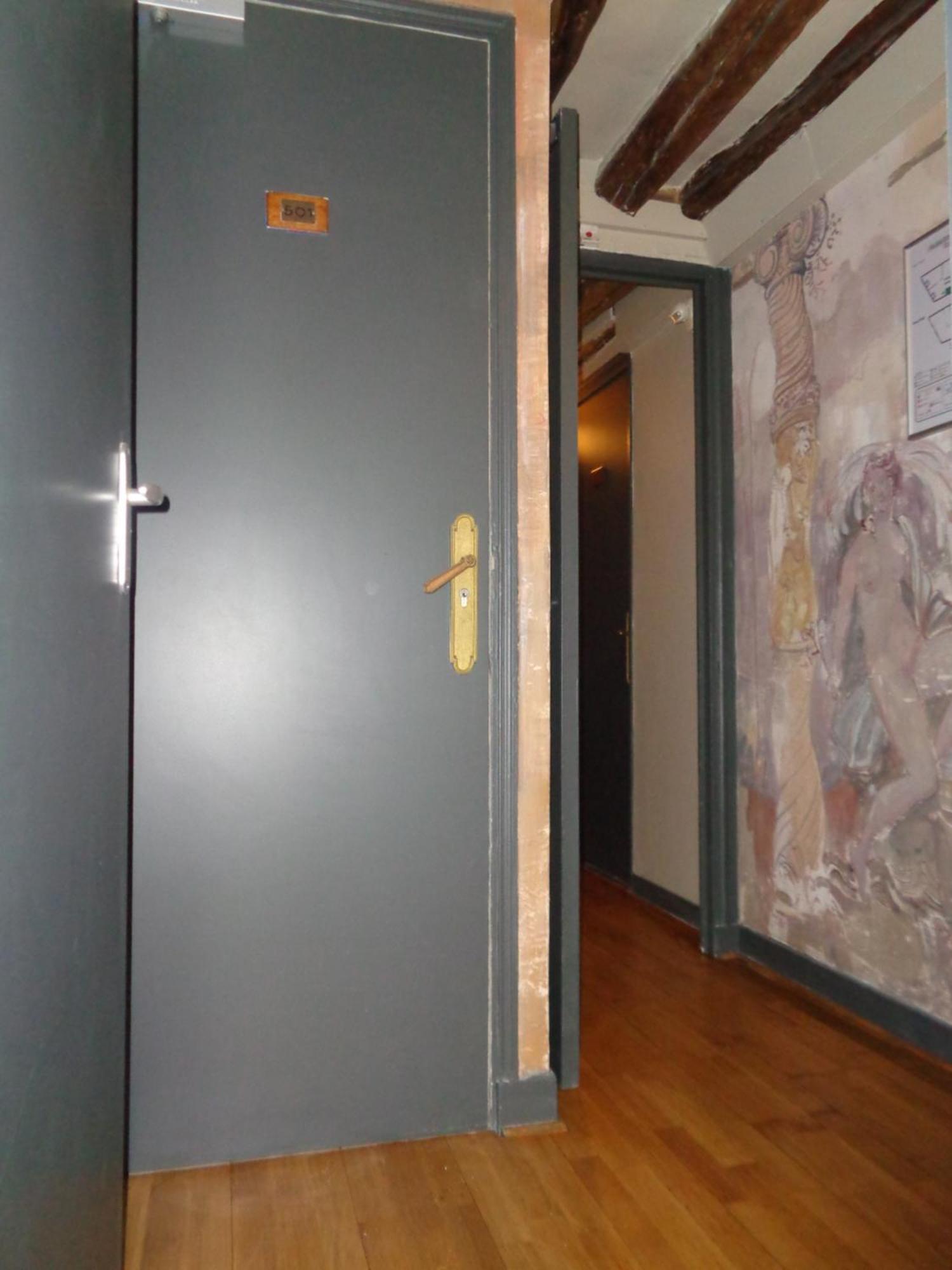 Hotel Les Degres De Notre Dame 2*