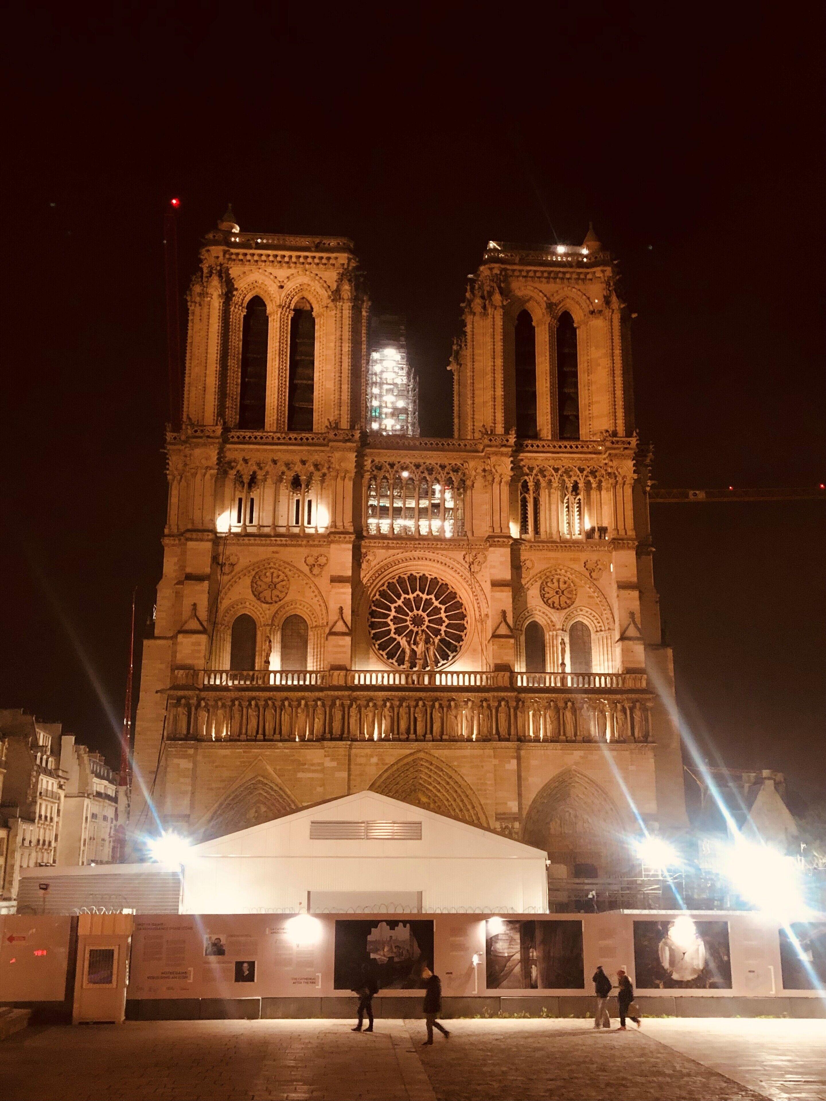 Hotel Les Degres De Notre Dame 2*